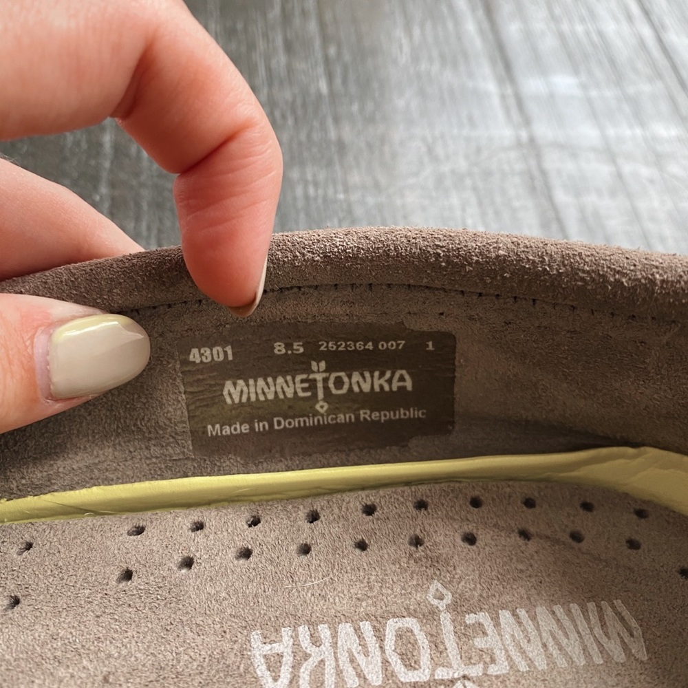NEW MINNETONKA MOCS - Picture 6 of 6